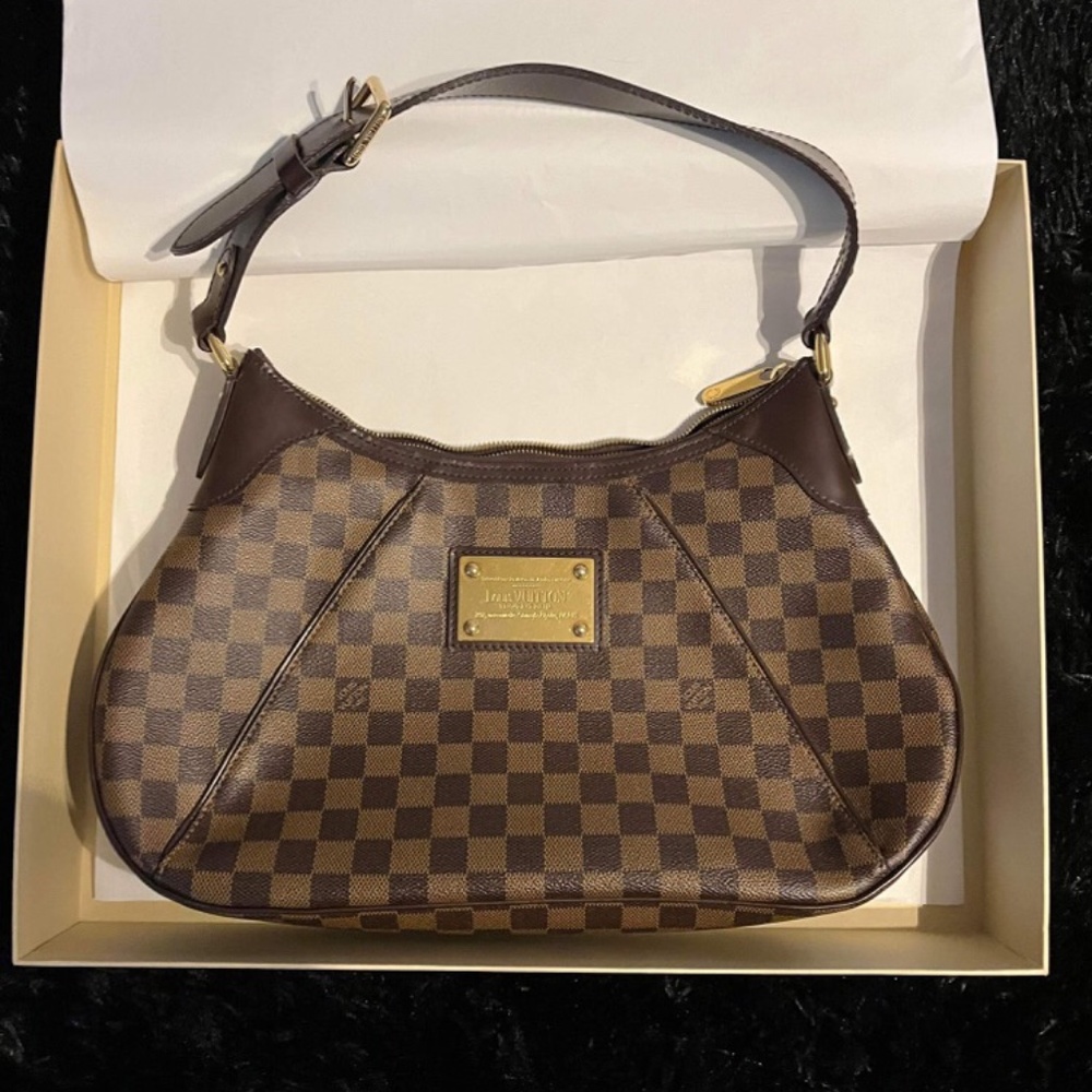 Louis Vuitton - Picture 1 of 9